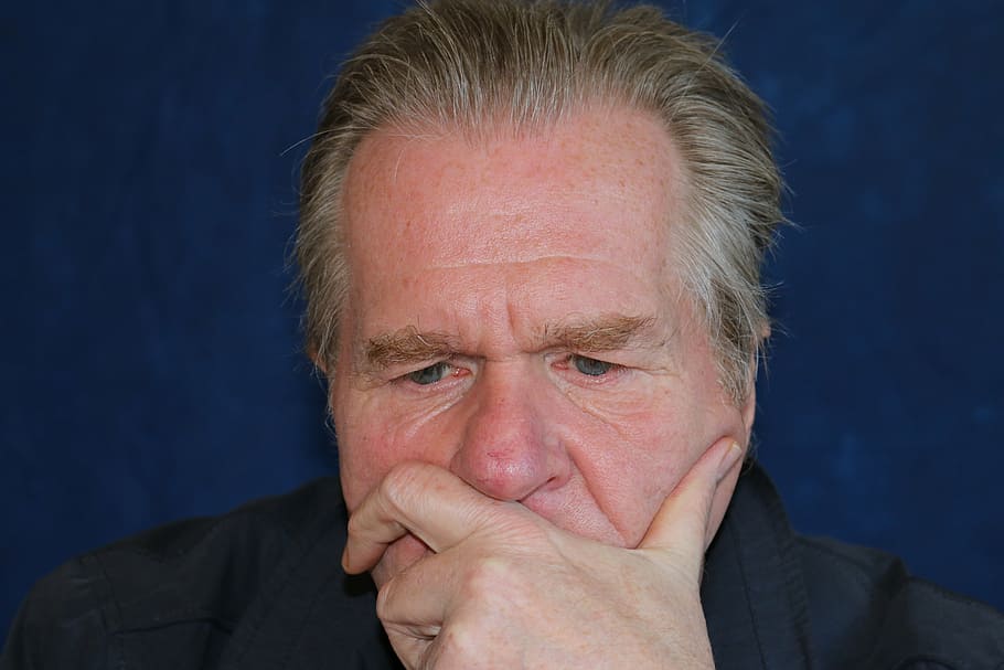 man thinking while his hand on his face, portrait, head, eyes HD wallpaper