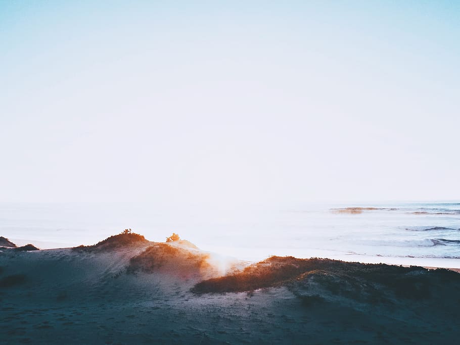 aerial photography of coastline, silhouette of sand near body of water HD wallpaper