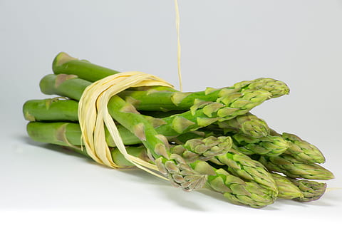 wrap of asparagus, green, bundle, vegetable, food, fresh, raw HD wallpaper