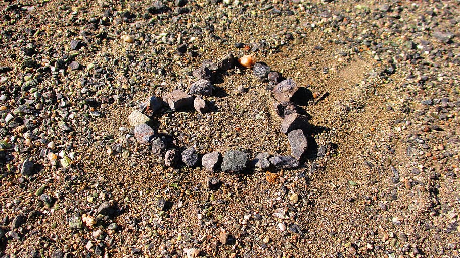 stone, pattern, heart, sand, love, pebbles, crushed stone, design HD wallpaper