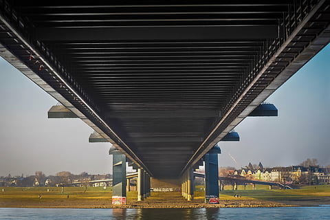 gray concrete bridge over body of water during daytime, architecture HD wallpaper
