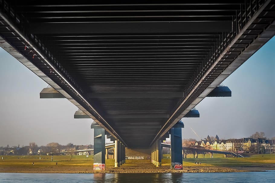 gray concrete bridge over body of water during daytime, architecture HD wallpaper