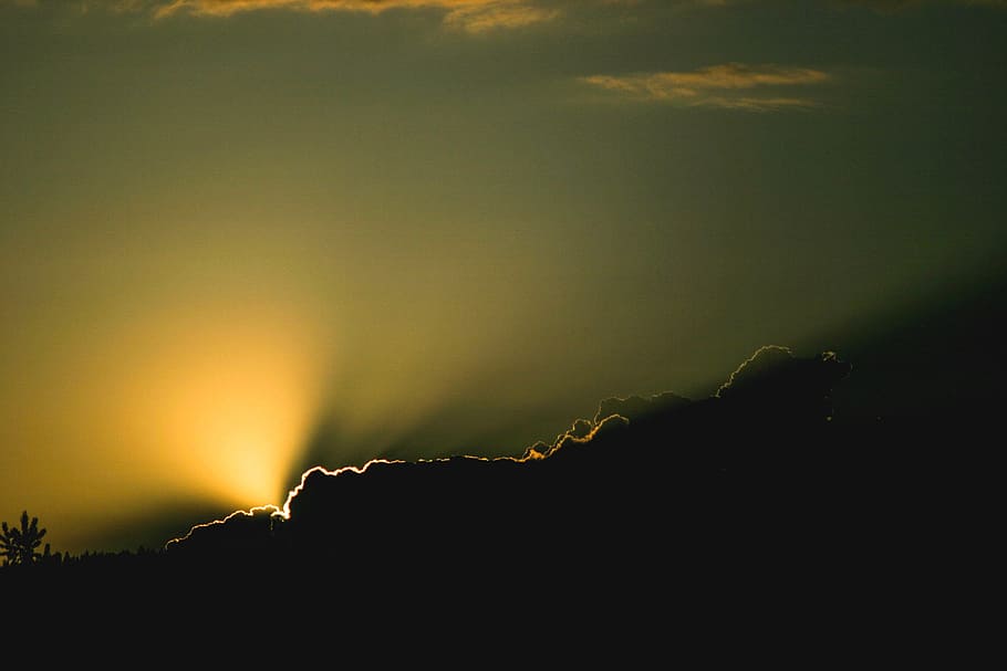 sunshine through clouds during sunset, golden hour photo, silhouette HD wallpaper