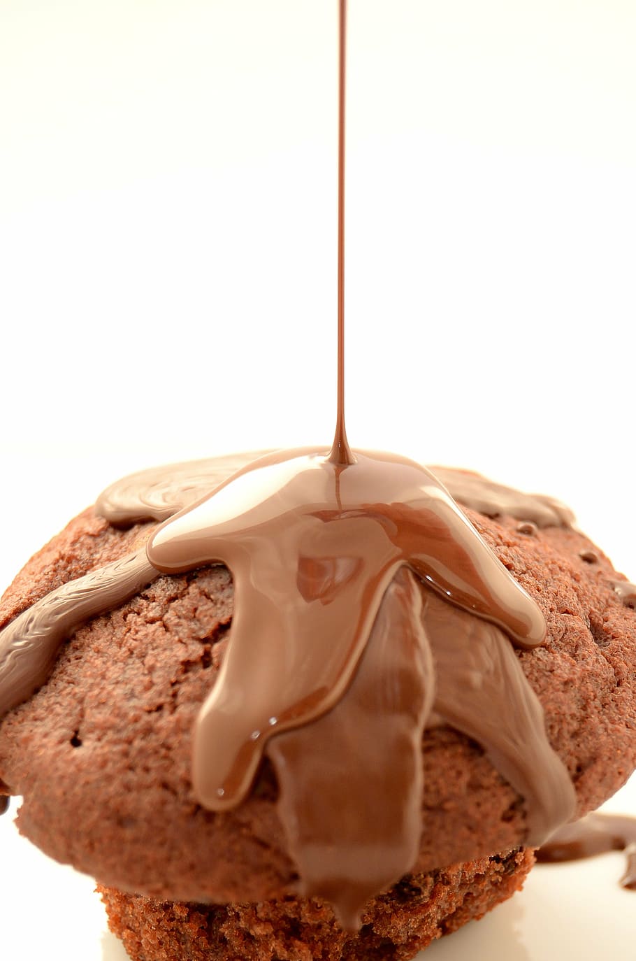 chocolate on top of cake, bun, sweets, dessert, eating, cocoa HD wallpaper