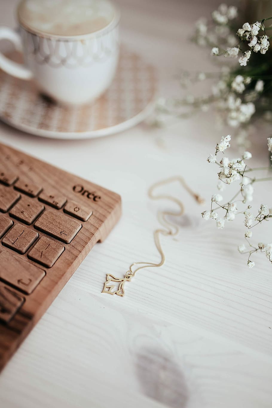 Wooden keyboard and cup of coffee, technology, desk, oree, cappucino HD wallpaper