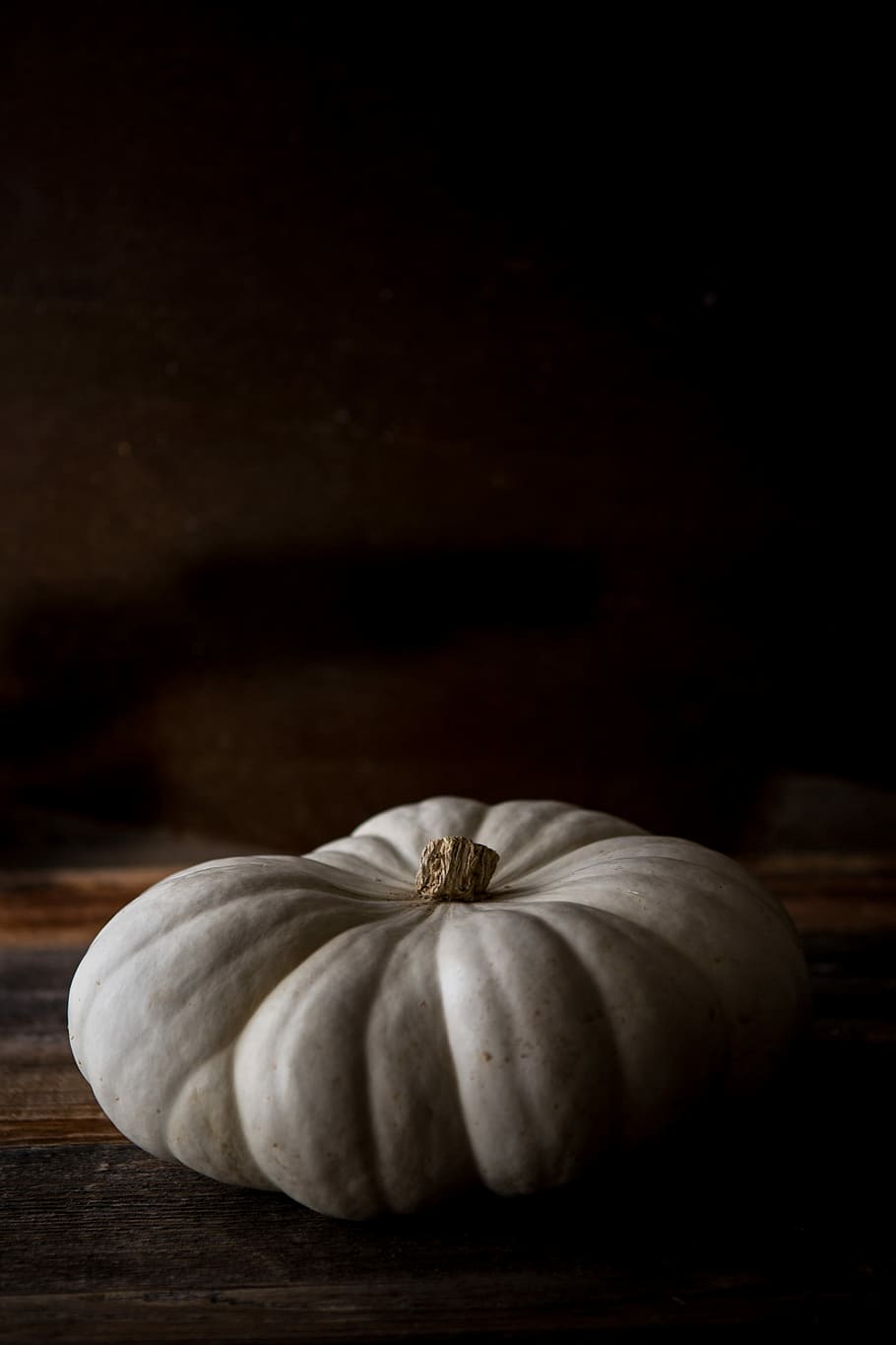 White Ghost Pumpkin, squash on table, gourde, autumn, fall, food and drink, HD wallpaper