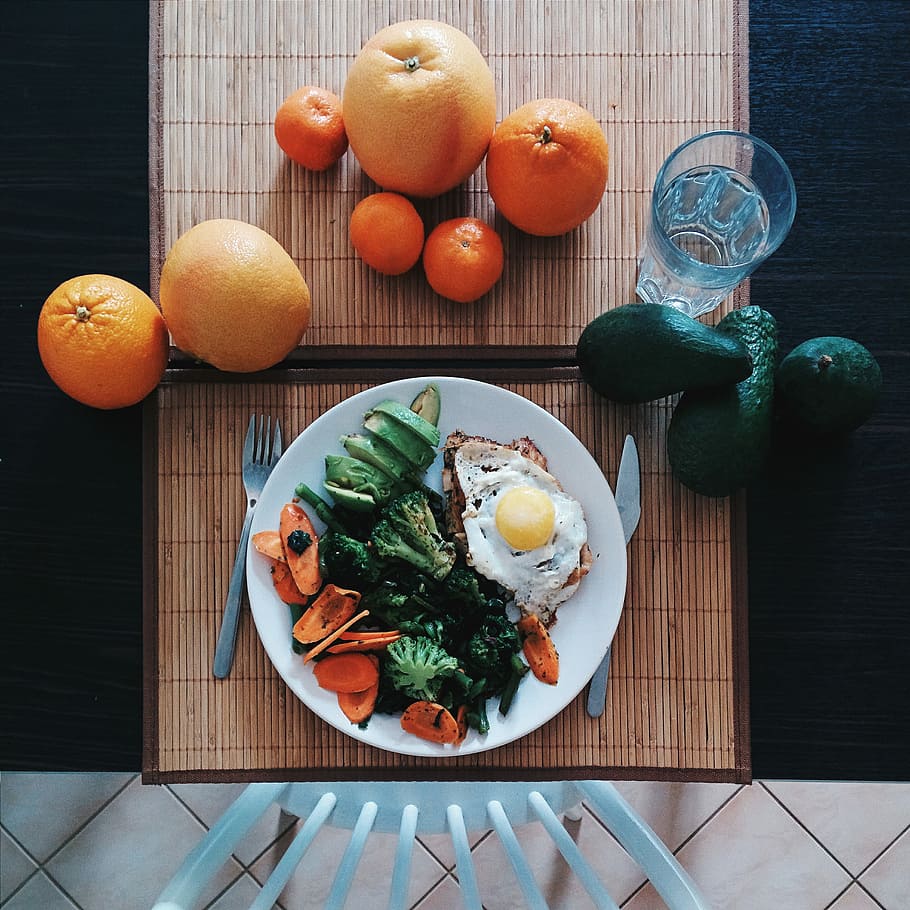 Chicken steak with egg, spinach, broccoli, avocado and carrot HD wallpaper