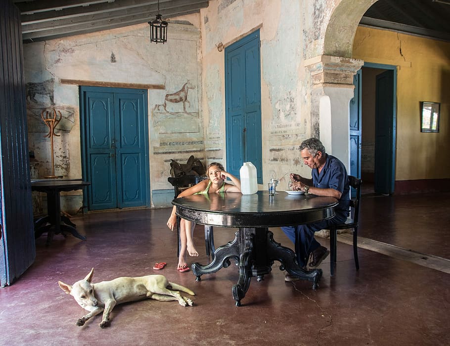 man sitting on chair, Cuba, Lunch, Eat, Break, Tired, two people HD wallpaper