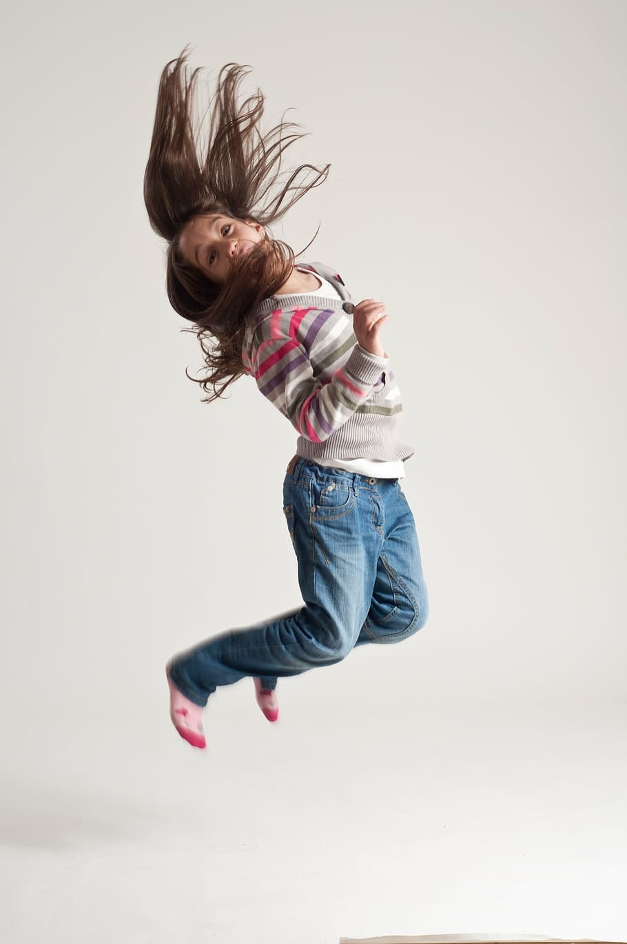 photo of jumping girl in sweater and blue denim jeans, child HD wallpaper