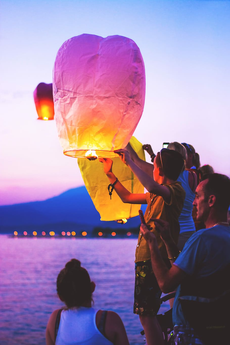 person holding a lantern, person lighting lantern, flying, sunset HD wallpaper