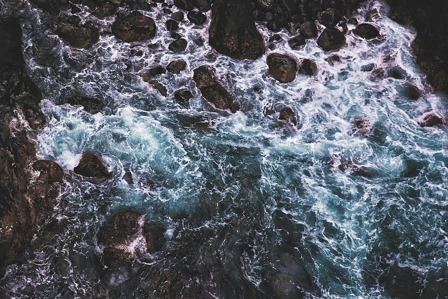 bird's eye view photography body of water crashing on rocks, top view of ocean waves HD wallpaper