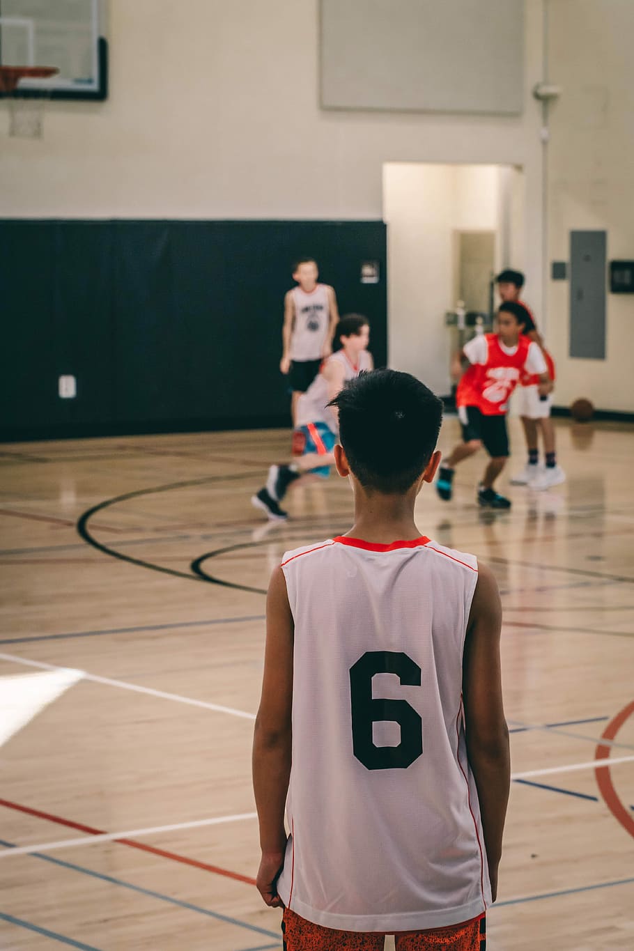 focus photo of a man wearing white and red 6 jersey shirt, boy in jersey shirt facing boy's playing basketball inside court, HD wallpaper