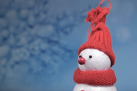 selective focus photography of snowman wearing red knitted hat and scarf HD wallpaper
