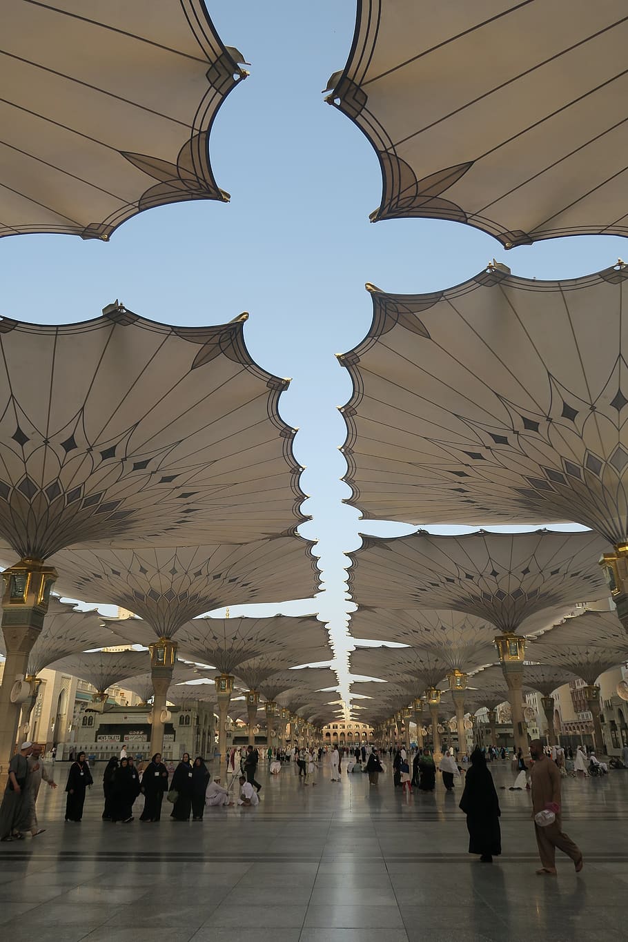 HD wallpaper: umbrella, travel, architecture, city, medina, masjid nabawi |  Wallpaper Flare
