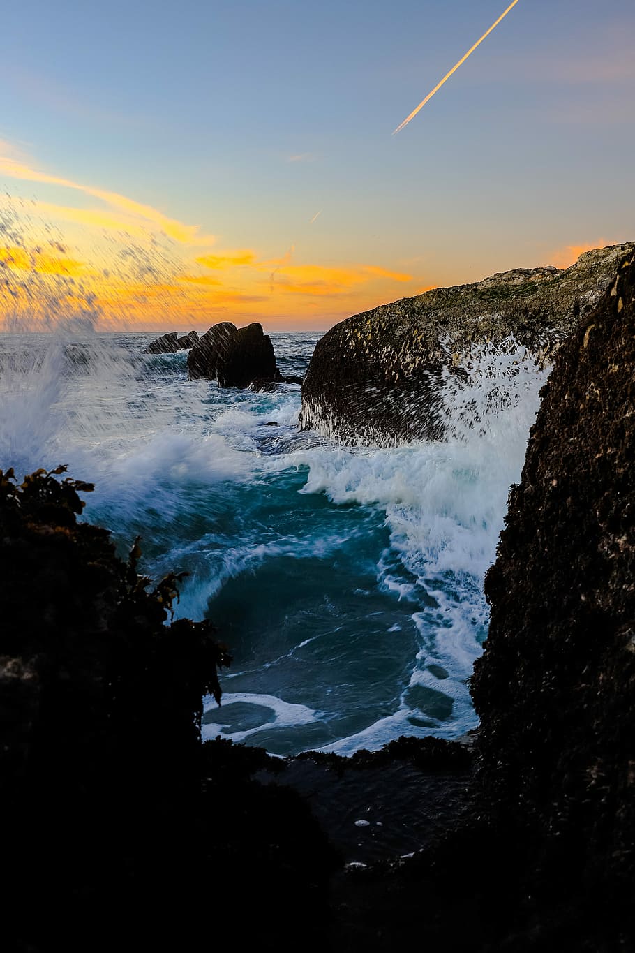 Montana de Oro Sunset, brown rock formation during day time, wave, HD wallpaper
