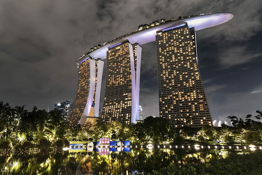 Marina Bay Sands, worms eye view of gray concrete towers, building HD wallpaper