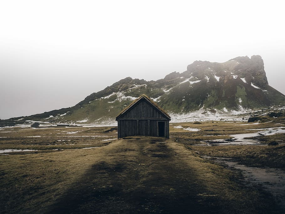 brown wooden cabin near mountain, gray wooden barn near the mountain during daytime HD wallpaper