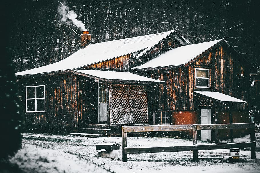 brown wooden house covered by snow, brown wooden snow covered house near black forest HD wallpaper