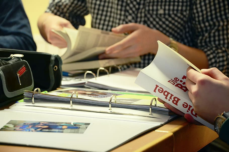 Die Bible book, bible school, confirmation, study, bible alumni HD wallpaper