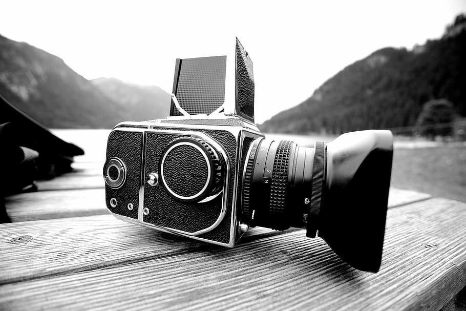 grayscale photo of professional video camera on table, analog HD wallpaper