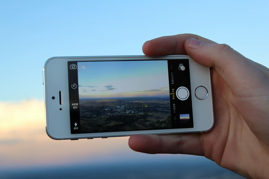 person holding iPhone 5s, sunset, camera phone, technology HD wallpaper