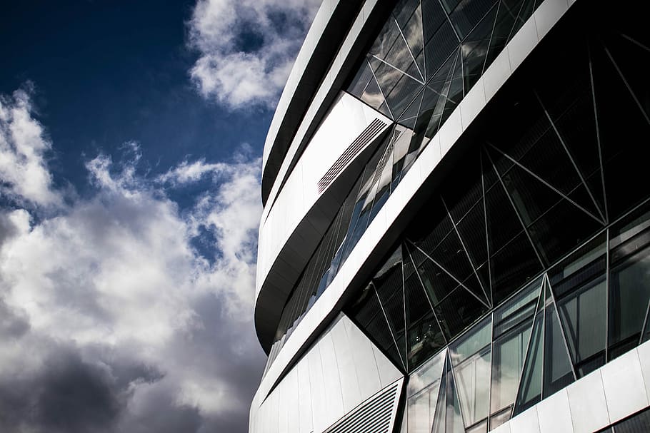 low-angle photo of gray concrete building, worm's eye view of building during daytime HD wallpaper