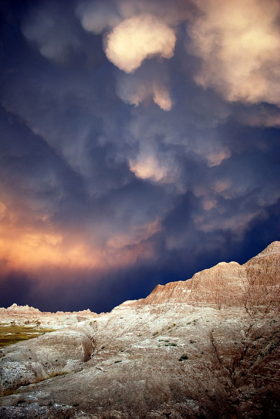 Bryce Canyon under cloudy sky, storm clouds, hills, cloudburst HD wallpaper