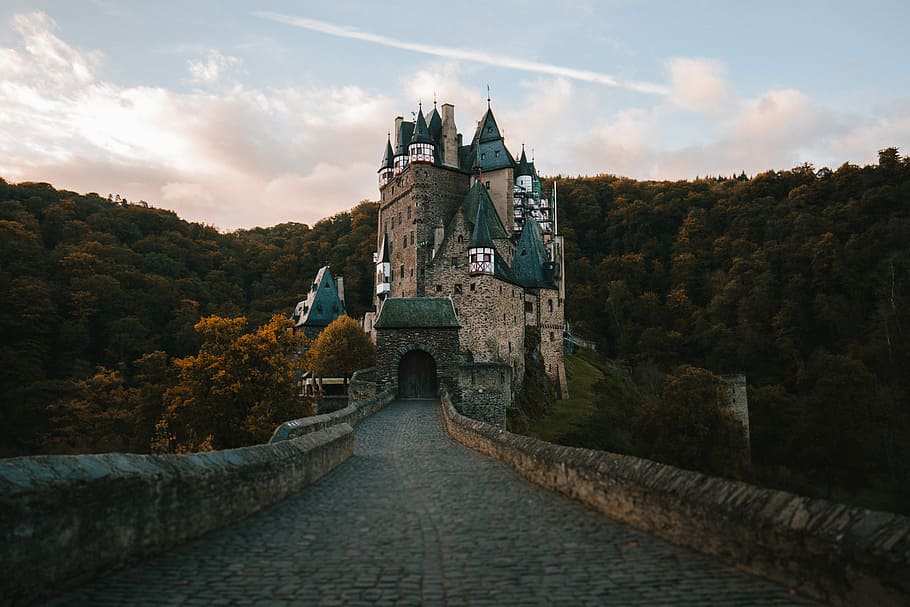 empty pathway towards castle, landscape photography of gray and blue castle HD wallpaper
