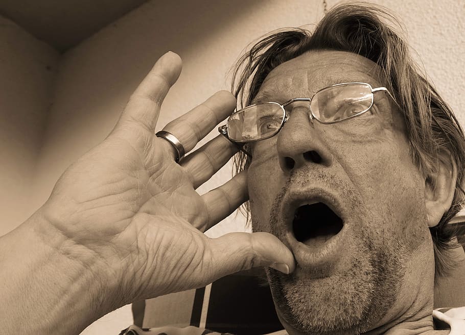 grayscale photo of man wearing eyeglasses, call, cry, shock HD wallpaper