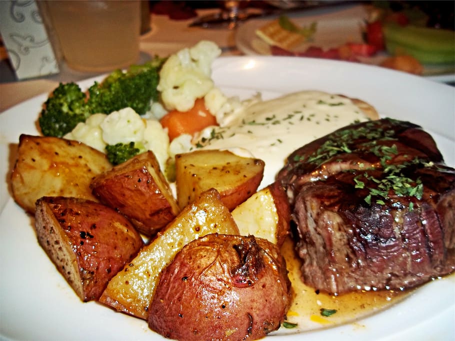 grilled steak with broccoli and cauliflowers, cooked, food HD wallpaper