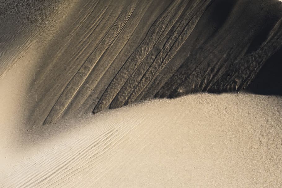 Macro shot of wavy texture and wind patterns in the sand, untitled HD wallpaper