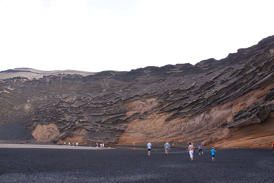 volcano, crater, shore, stone, lava, lanzarote, mountain, group of people HD wallpaper