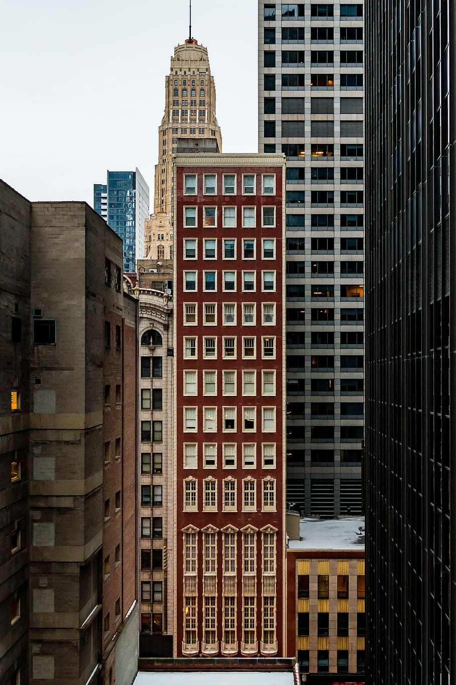 red concrete high-rise building, city skyline during daytime HD wallpaper