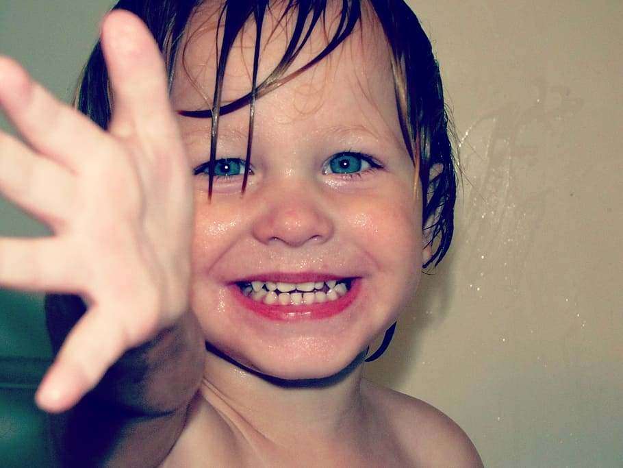 profile of toddlers, boy, face, happy, smile, bath time, young HD wallpaper