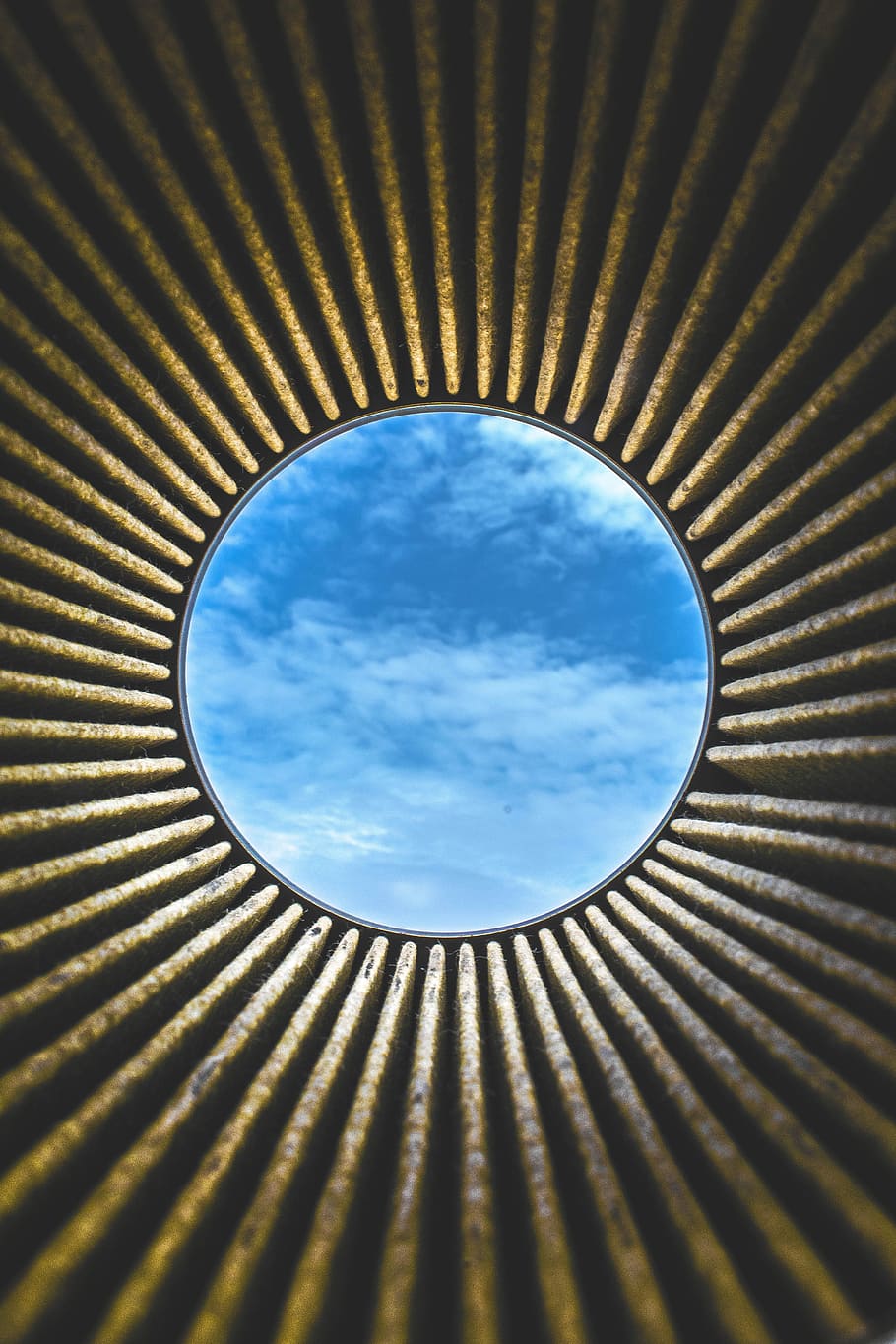 round blue and white hole under blue and white sky, low angle photography of cirrus clouds HD wallpaper