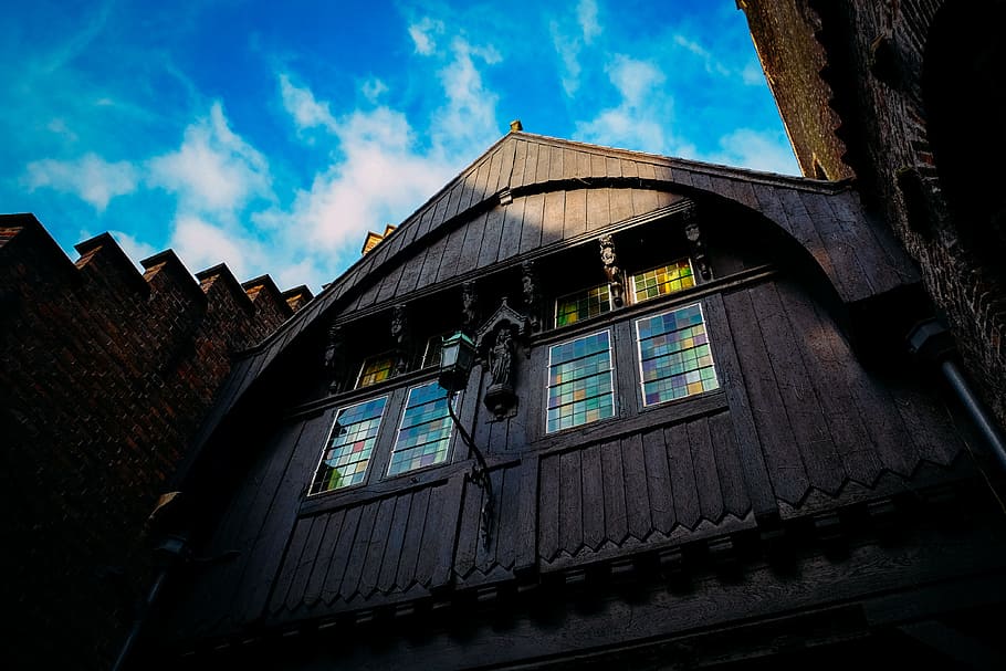 Brown Wooden House Under Blue Sky, architecture, art, building HD wallpaper