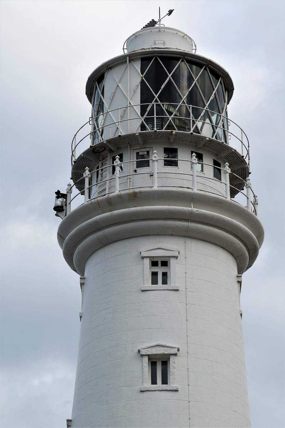 lighthouse, beacon, ocean, sea, tower, coast, nautical, navigation HD wallpaper