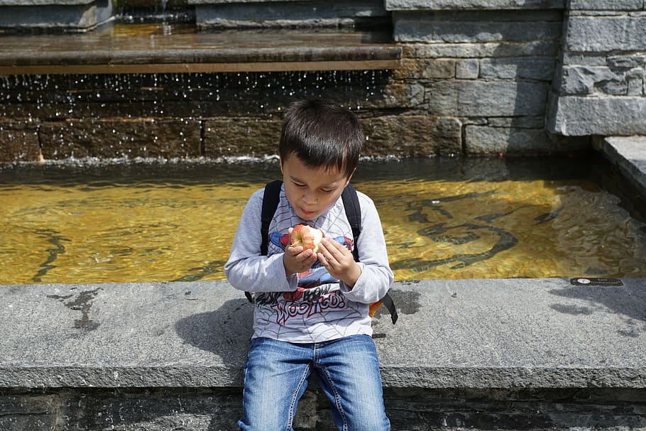 boy, apple, eat, child, men, childhood, males, boys, one person HD wallpaper