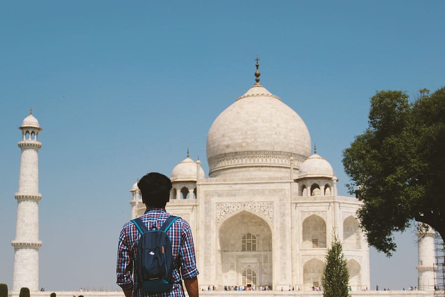A day in Agra, man standing in front of Taj Mahal mosque, sky HD wallpaper