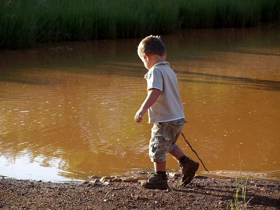 boy wearing gray polo shirt standing beside body of water, river HD wallpaper