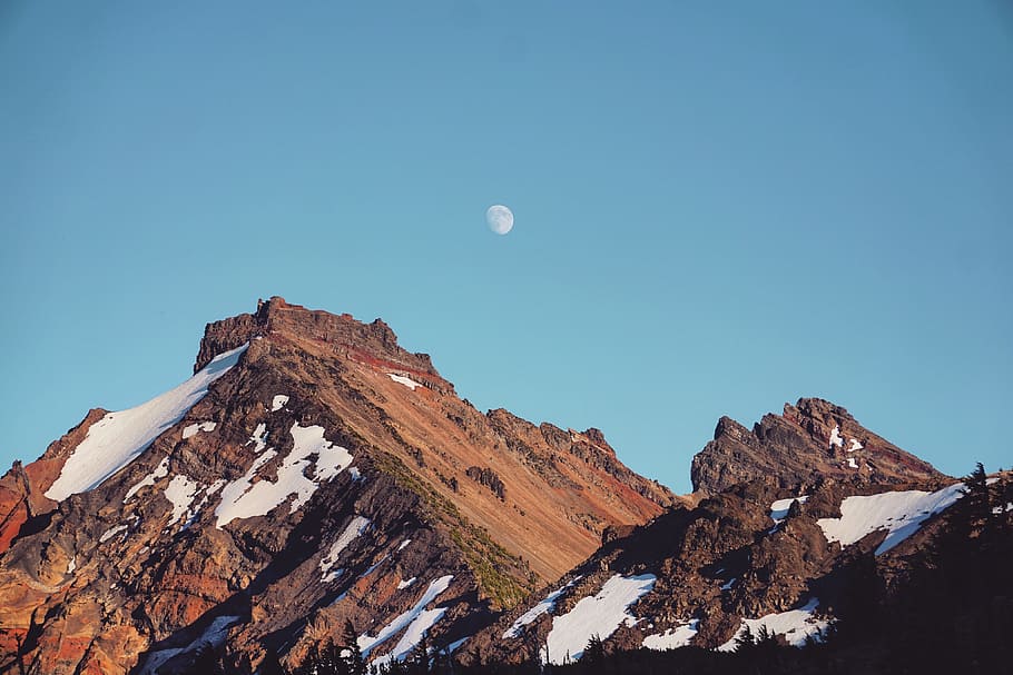 rocky mountain taken at daytime, mountain under full moon, Broken Top HD wallpaper