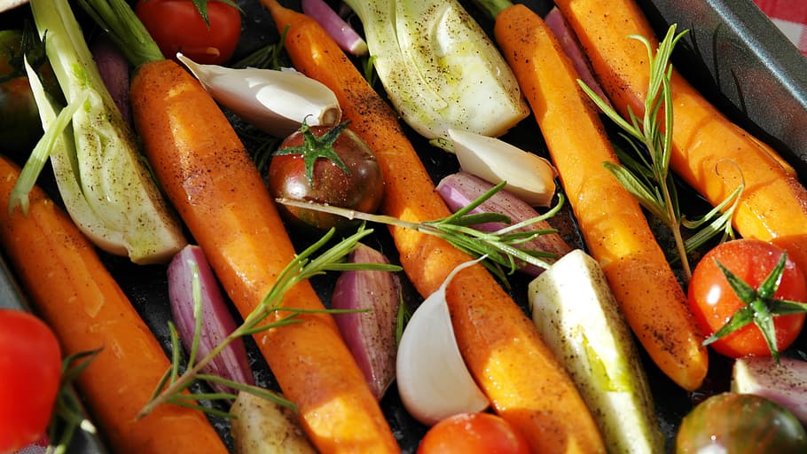 variety of vegetables, vegetable pan, barbecue, tomatoes, carrots, HD wallpaper