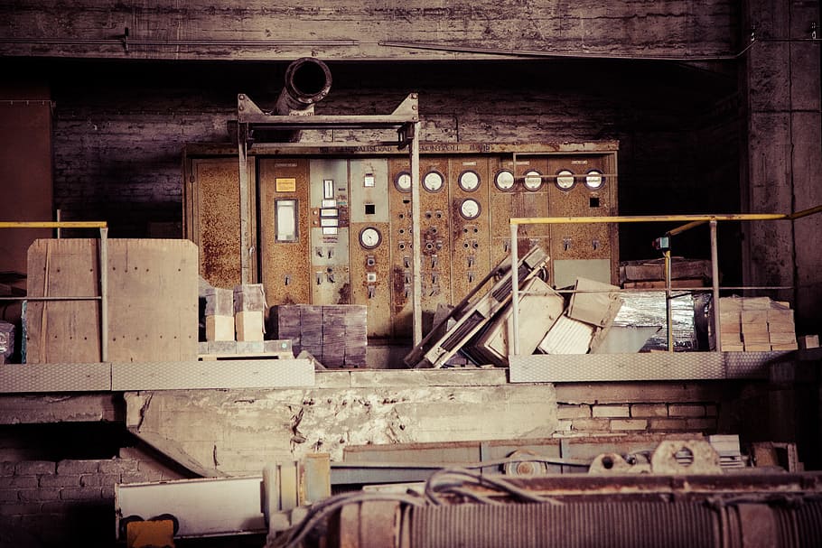 brown wooden plank lot, old factory, abandoned, outdoors, empty HD wallpaper