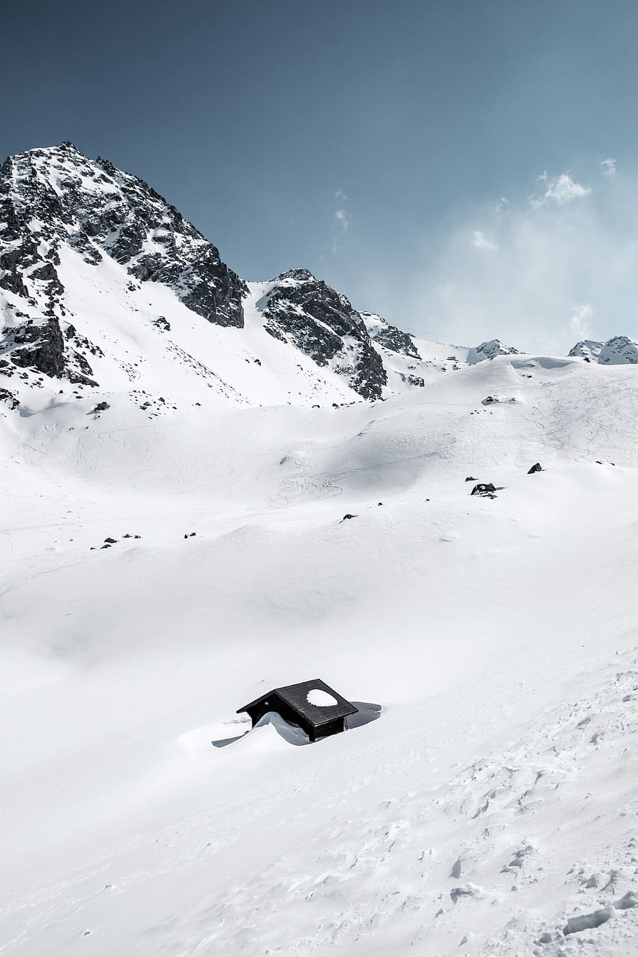 black house in middle of glacier mountain during daytime, snow mountain HD wallpaper