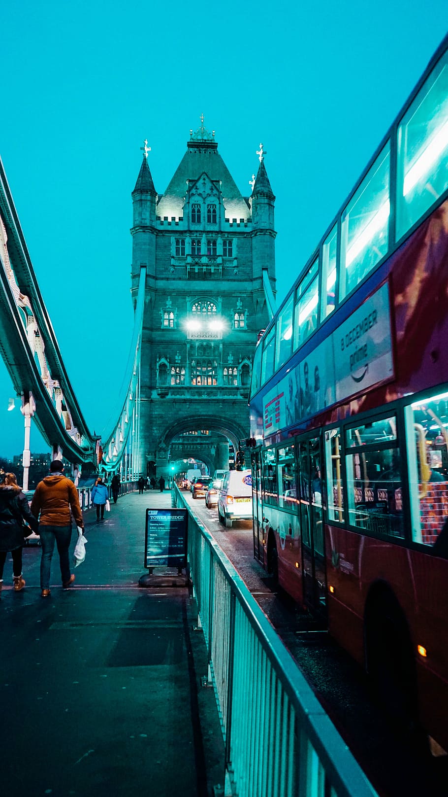 Blue London Skies, white concrete bridge, railing, bus, london bridge HD wallpaper