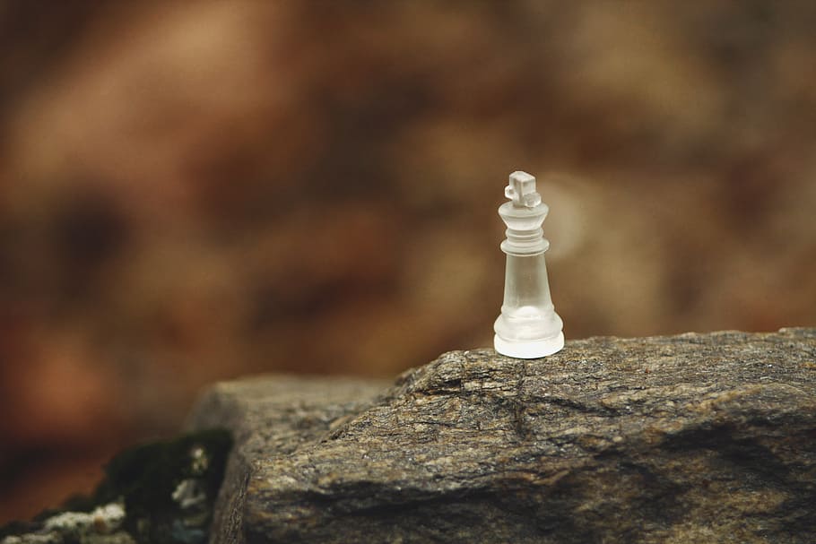 clear glass chess piece in selective focus photography, chess figure HD wallpaper