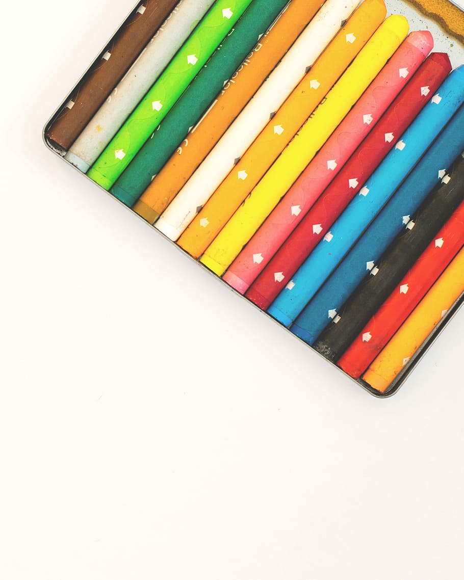 Tall colorful chalk marked with white arrows., assorted-color crayons lot, HD wallpaper