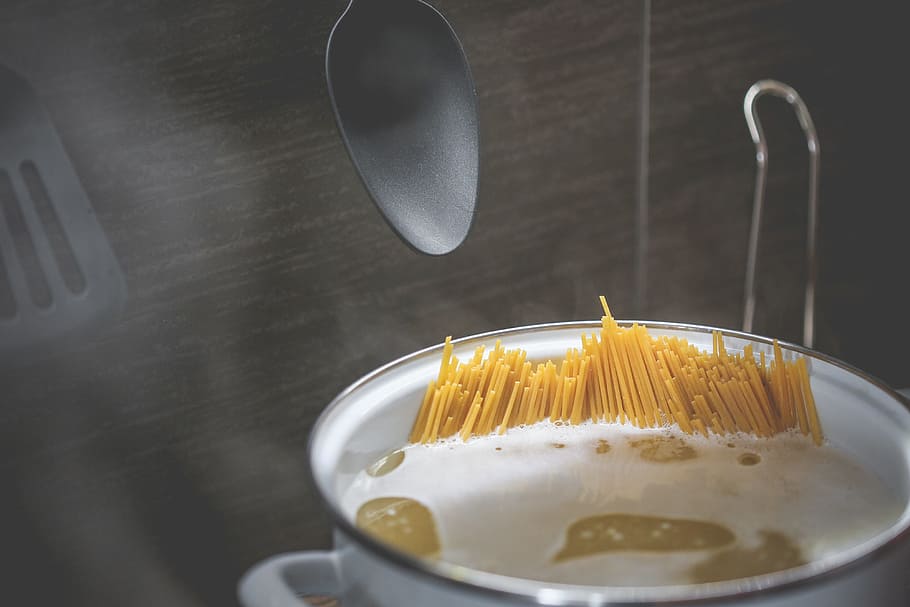 boiling water with pasta on white cooking pot, bake, spaghetti, HD wallpaper