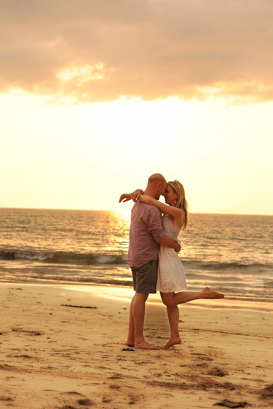 man and woman staring each other near beach, valentine, sunset HD wallpaper