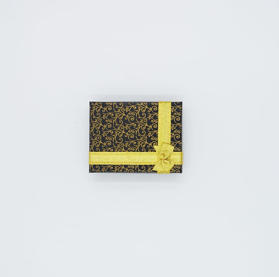 gift, box, yellow, pattern, packing, copy space, indoors, white background HD wallpaper